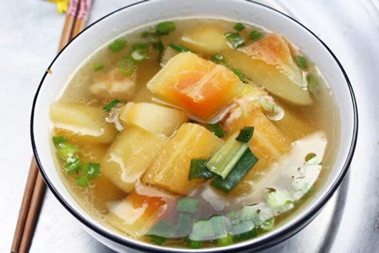 Thứ nằm trong thân cây đu đủ tưởng vứt đi, nhặt về đem muối làm được đủ món &#34;cứu đói&#34;, ăn ngon hơn thịt gà - 4