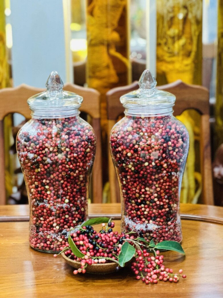 Thứ quả dại xưa chỉ trẻ con nhặt ăn nay thành đặc sản chị em lùng mua, ngâm rượu uống cực tốt cho sức khỏe - 3