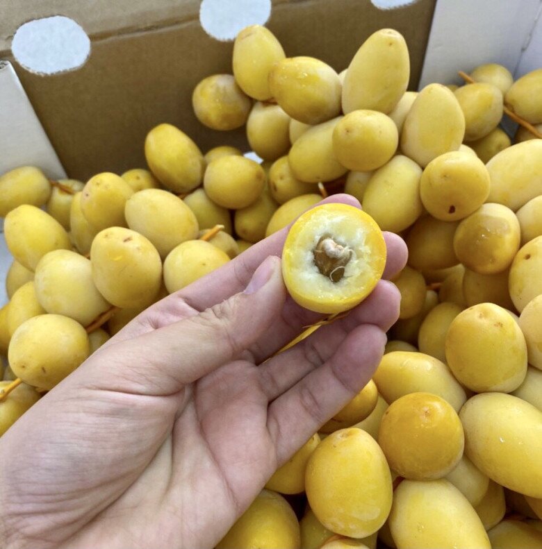 Thứ quả &#34;nhà giàu&#34; nay ngập tràn đường phố Hà Nội: Người ăn thấy mê người chê chưa đủ xuất sắc - 3