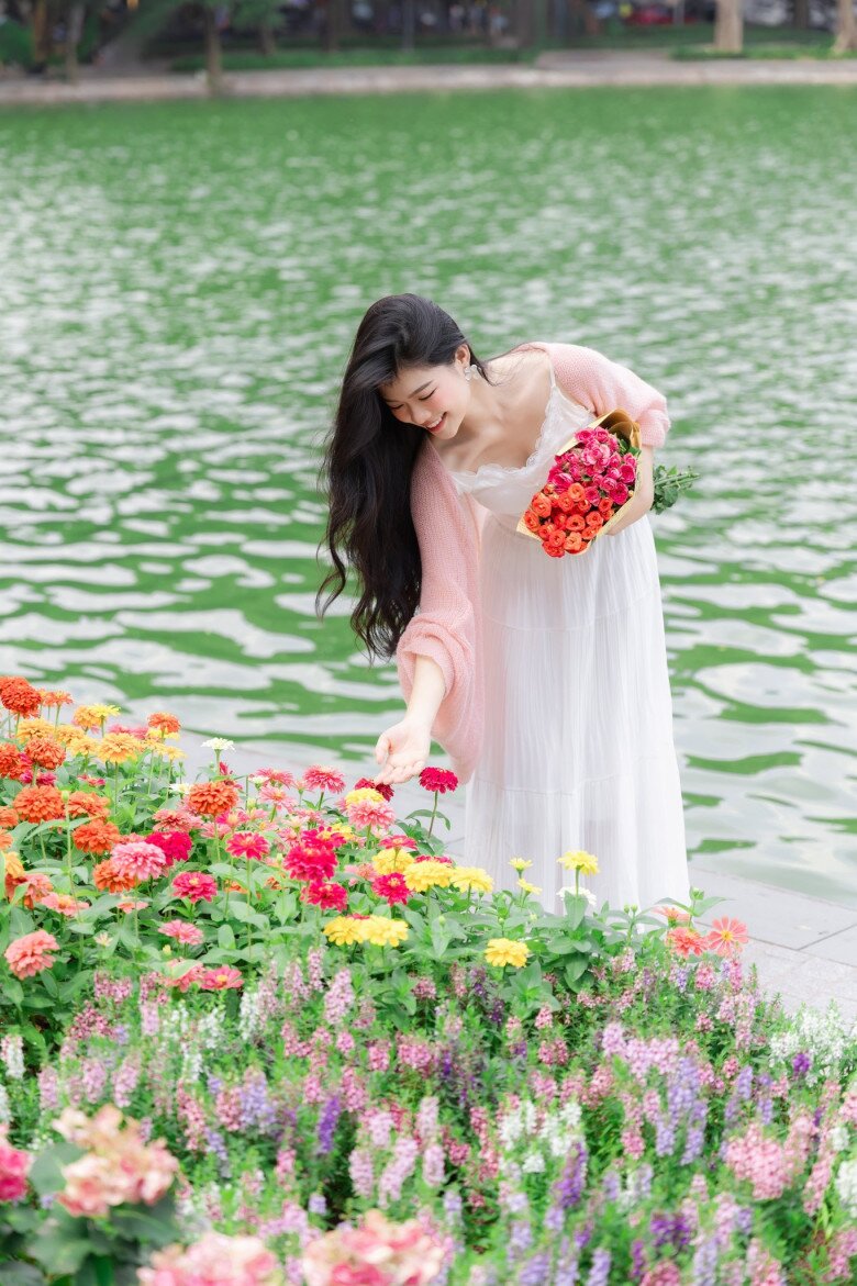 Vạn vật đều thua mùa thu Hà Nội: Địa điểm "hot" nhất Thủ đô 1 mét vuông 10 "nàng thơ" - 2