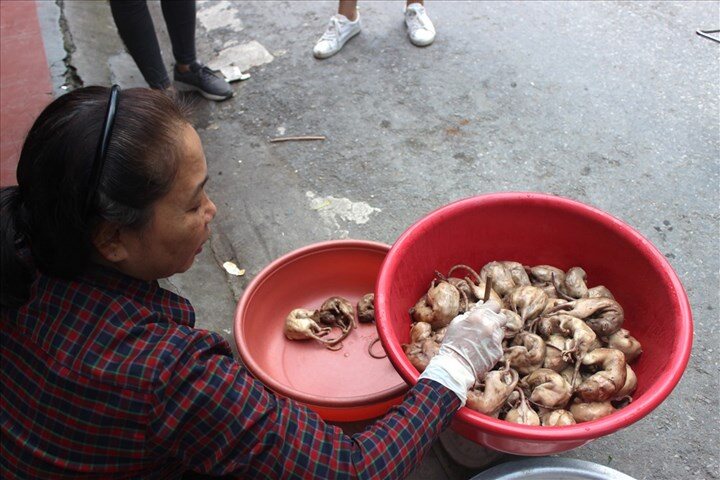 Về khu chợ độc nhất vô nhị ở Hải Phòng, chỉ bán một loại thịt &#34;rùng rợn&#34; mà cực kỳ đông khách - 4