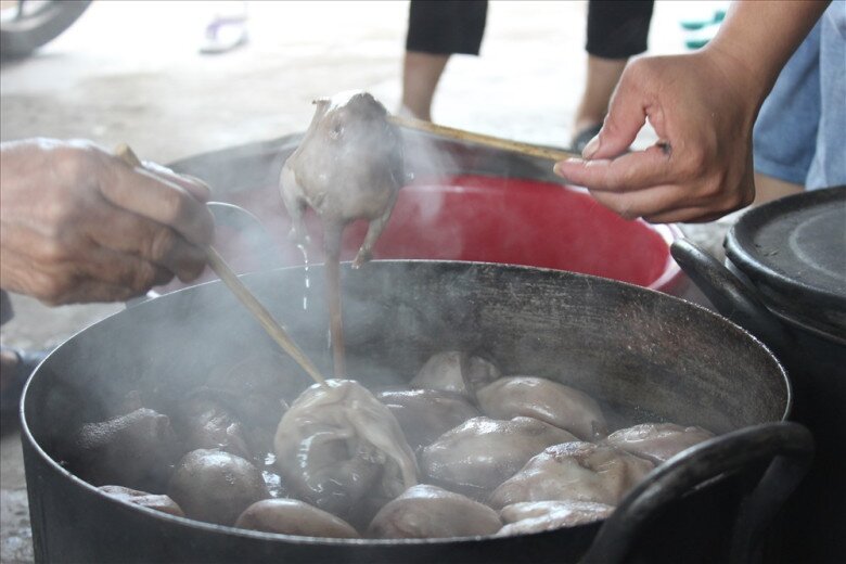 Về khu chợ độc nhất vô nhị ở Hải Phòng, chỉ bán một loại thịt &#34;rùng rợn&#34; mà cực kỳ đông khách - 3