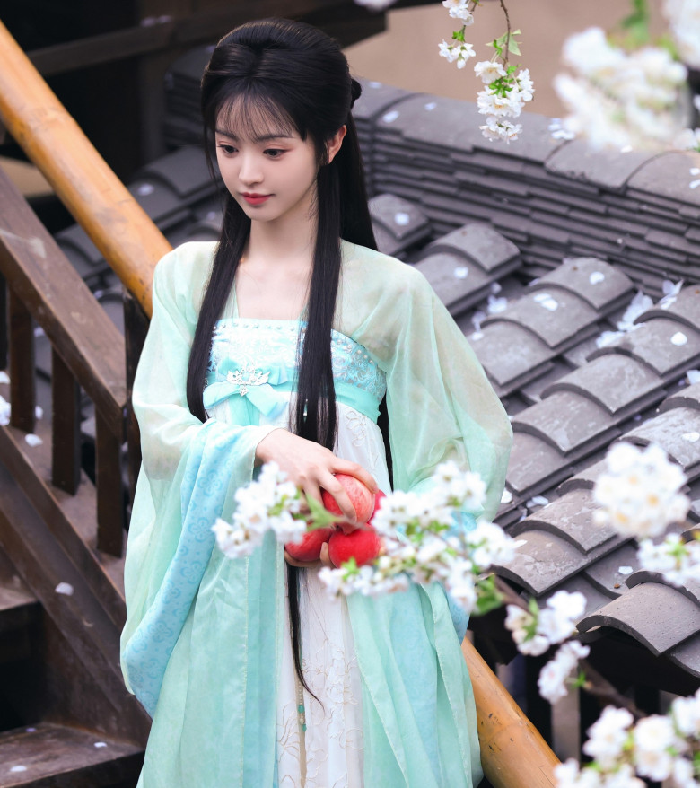 Nữ diễn viên &#34;khổ nhất thế giới&#34;: Nhan sắc khủng hút 42 triệu lượt xem nhưng ai đóng cặp cũng vướng bê bối - 8