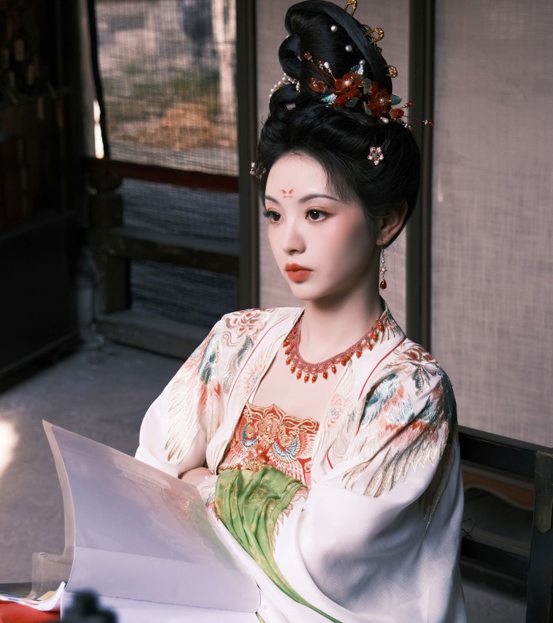 Nữ diễn viên &#34;khổ nhất thế giới&#34;: Nhan sắc khủng hút 42 triệu lượt xem nhưng ai đóng cặp cũng vướng bê bối - 10