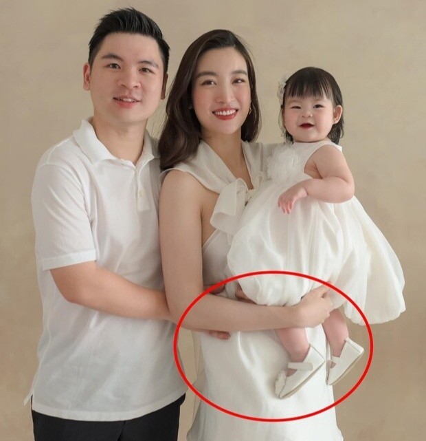 HH Đỗ Mỹ Linh và những lần vướng nghi vấn mang bầu lần 2: Từ sân bóng đến A80 đều gây xôn xao với cùng một chi tiết - 4