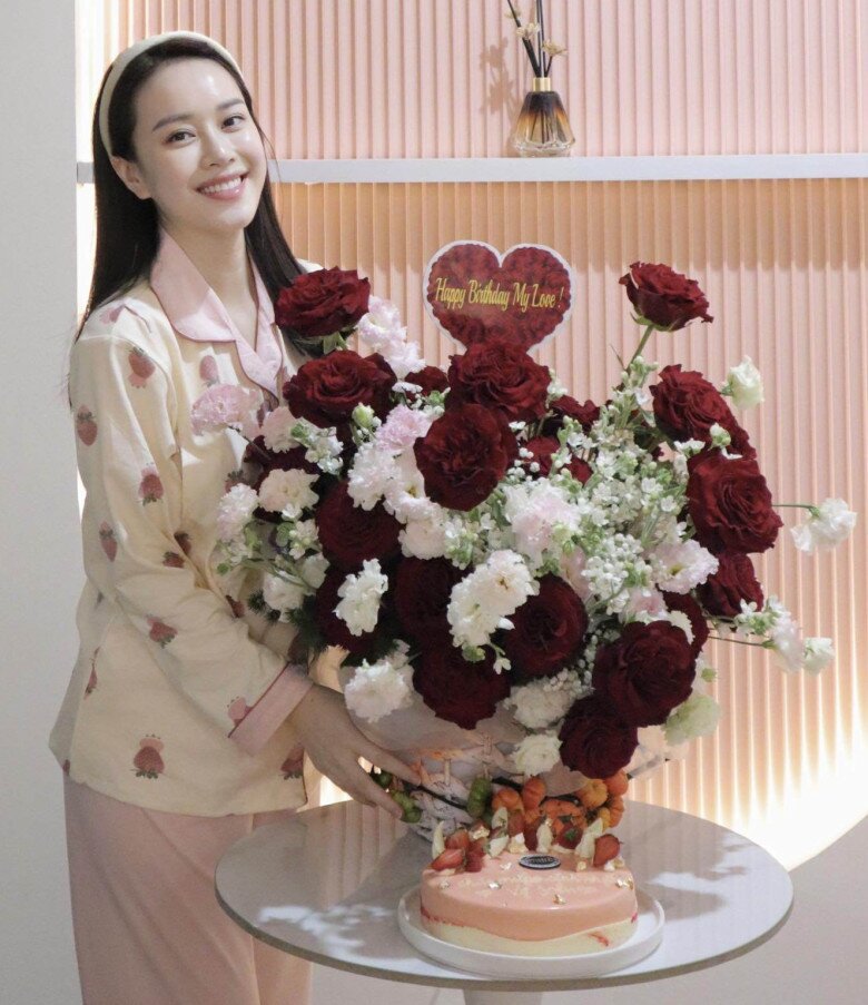 MC giàu giỏi nhất nhì VTV ở cữ sang chảnh như đang ở châu Âu, gây choáng khi về dáng sau 10 ngày sinh con gái - 5