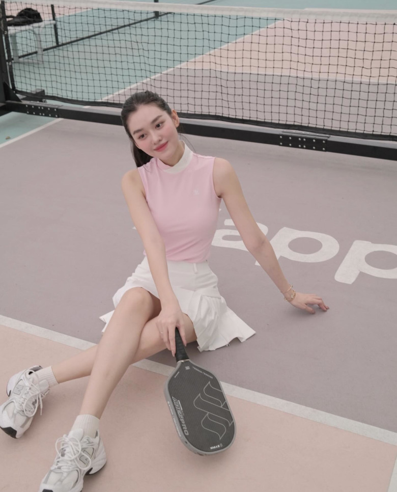 4 outfit &#34;đẹp bất diệt&#34; cho hội chị em mê đánh pickleball, vận dụng ngay để ra sân vừa sành điệu lại thoải mái vô cùng - 6
