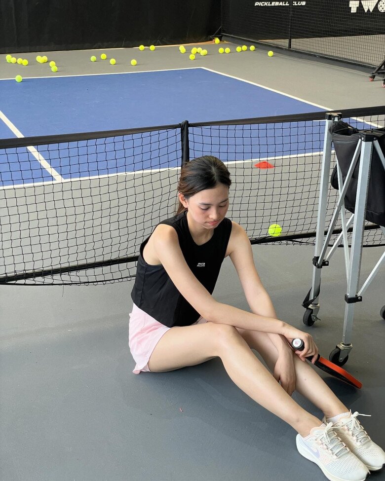 4 outfit &#34;đẹp bất diệt&#34; cho hội chị em mê đánh pickleball, vận dụng ngay để ra sân vừa sành điệu lại thoải mái vô cùng - 8