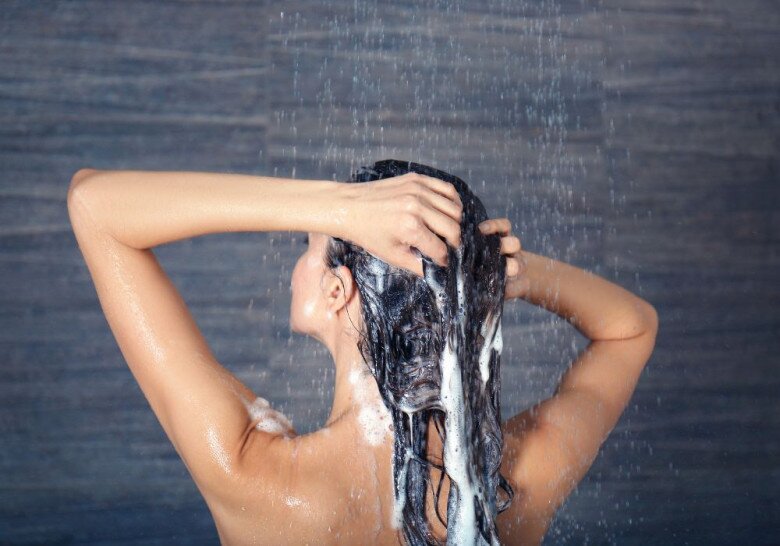 8 điều gây hại cho tóc cực dễ mắc phải, nên cảnh giác nếu không muốn bị &#34;hói đầu&#34; ghé thăm - 3