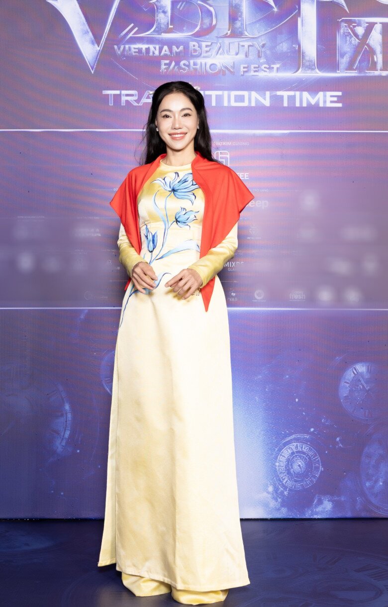 Hoa hậu Quế Anh khoe dáng thắt đáy lưng ong, Bùi Quỳnh Hoa cùng dàn mỹ nhân đọ sắc trên thảm đỏ - 10