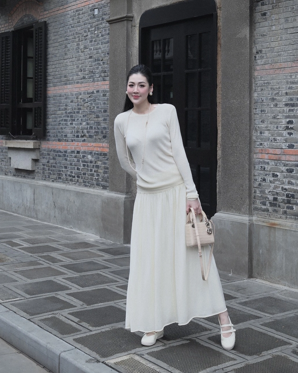 Á hậu Hà thành sống như “phú bà” sau khi lấy chồng đại gia, xách cả căn chung cư trên tay ra đường - 2