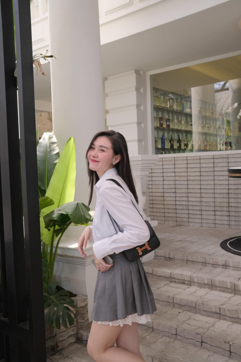 Á hậu lấy chồng năm 20 tuổi có bộ sưu tập túi &#34;chanh sả&#34;: Toàn thương hiệu đắt đỏ, có chiếc như hàng mây tre đan mà cả chục triệu - 5