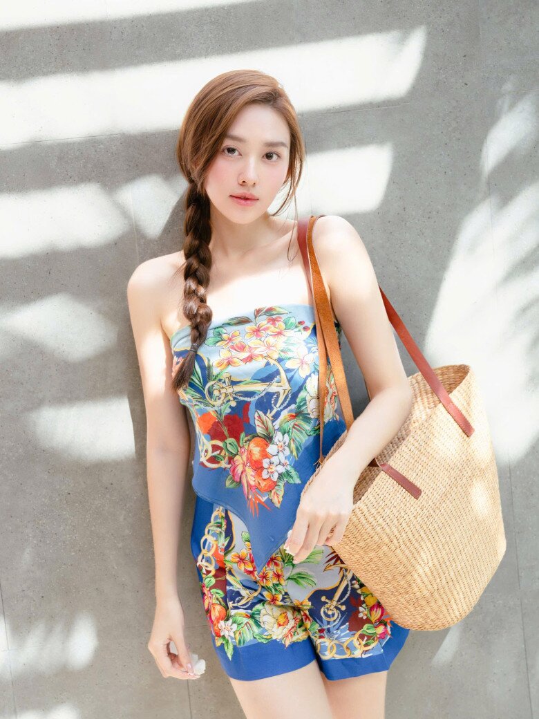 Á hậu lấy chồng năm 20 tuổi có bộ sưu tập túi &#34;chanh sả&#34;: Toàn thương hiệu đắt đỏ, có chiếc như hàng mây tre đan mà cả chục triệu - 8