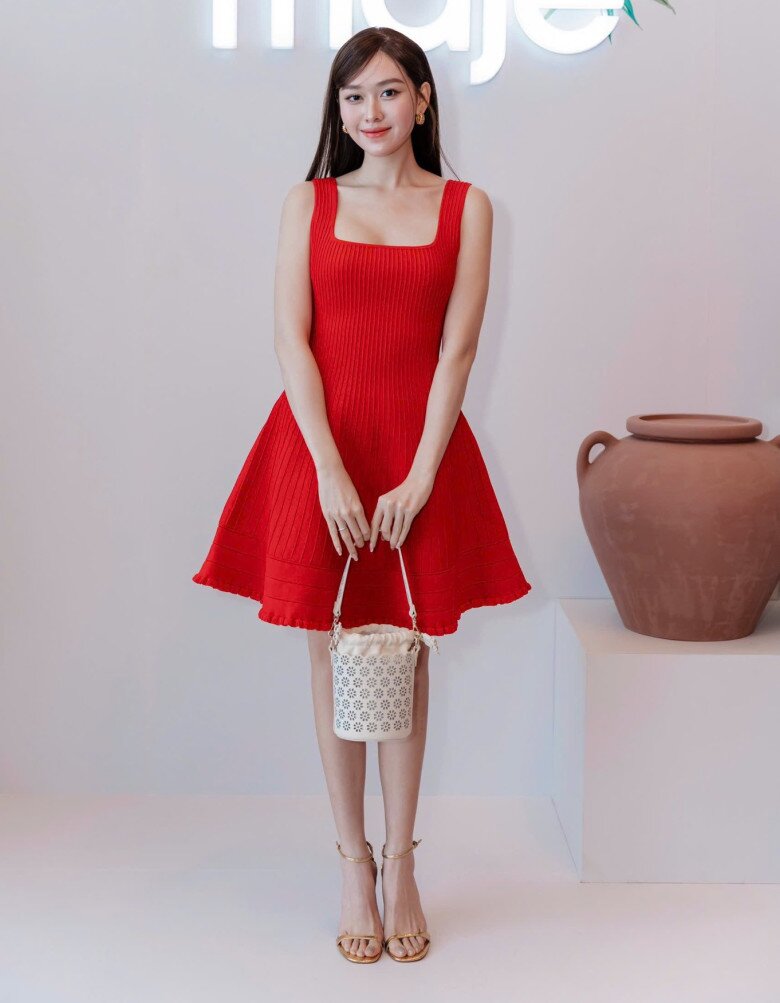 Á hậu lấy chồng năm 20 tuổi có bộ sưu tập túi &#34;chanh sả&#34;: Toàn thương hiệu đắt đỏ, có chiếc như hàng mây tre đan mà cả chục triệu - 9