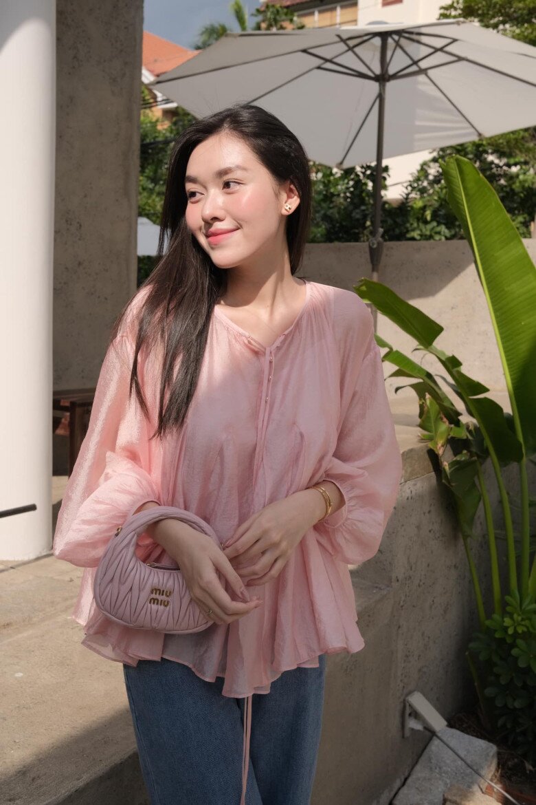 Á hậu lấy chồng năm 20 tuổi có bộ sưu tập túi &#34;chanh sả&#34;: Toàn thương hiệu đắt đỏ, có chiếc như hàng mây tre đan mà cả chục triệu - 3