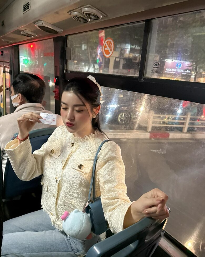 Á hậu Việt lọt đề cử 100 gương mặt đẹp nhất thế giới: Nhân trắc học hoàn hảo, style dát toàn đồ hiệu sang chảnh hết nấc - 11