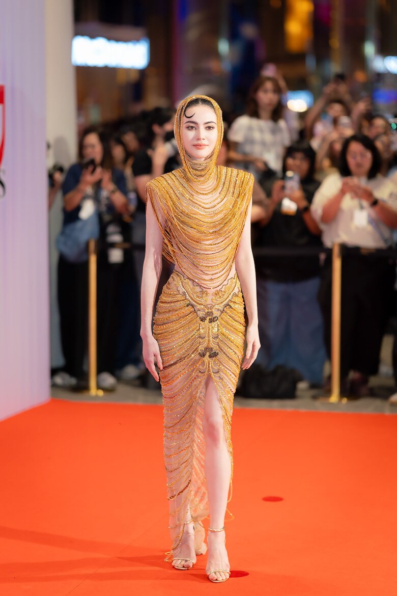 &#34;Ma nữ đẹp nhất Thái Lan&#34; Mai Davika hoá nữ thần khi đổ bộ thảm đỏ, visual sắc lẹm khó tìm được người thay thế - 1