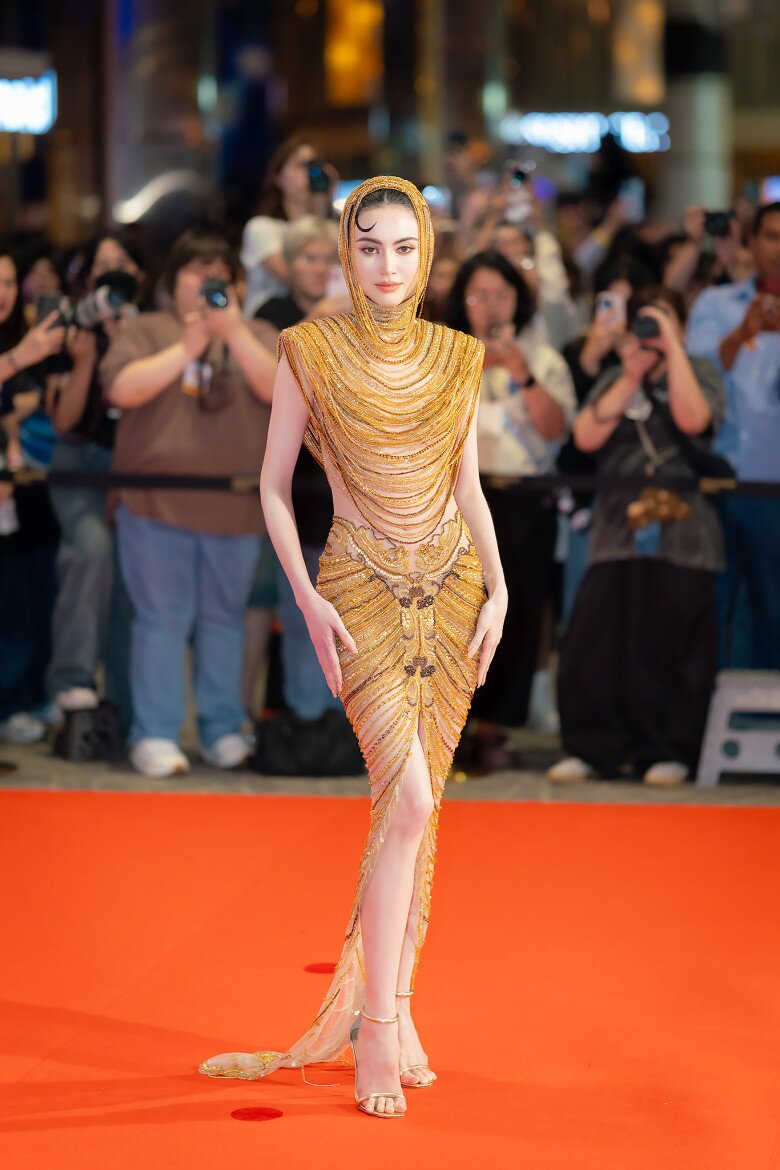 &#34;Ma nữ đẹp nhất Thái Lan&#34; Mai Davika hoá nữ thần khi đổ bộ thảm đỏ, visual sắc lẹm khó tìm được người thay thế - 2