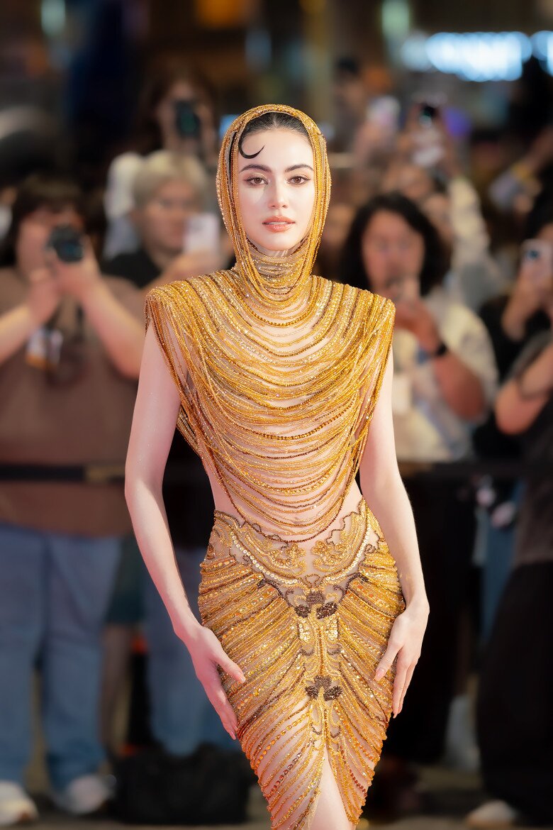 &#34;Ma nữ đẹp nhất Thái Lan&#34; Mai Davika hoá nữ thần khi đổ bộ thảm đỏ, visual sắc lẹm khó tìm được người thay thế - 3