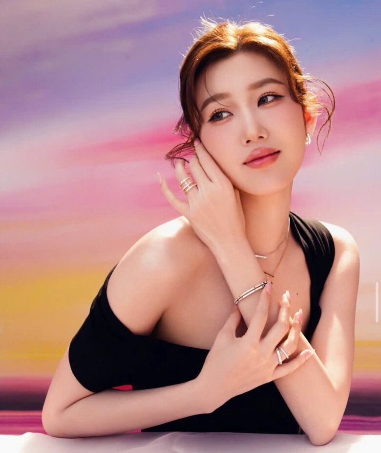 Cô gái từng bị &#34;đá văng&#34; khỏi Top 10 Hoa hậu Việt Nam, nay nổi tiếng, nhan sắc thăng hạng được khen xinh như Lưu Diệc Phi - 12