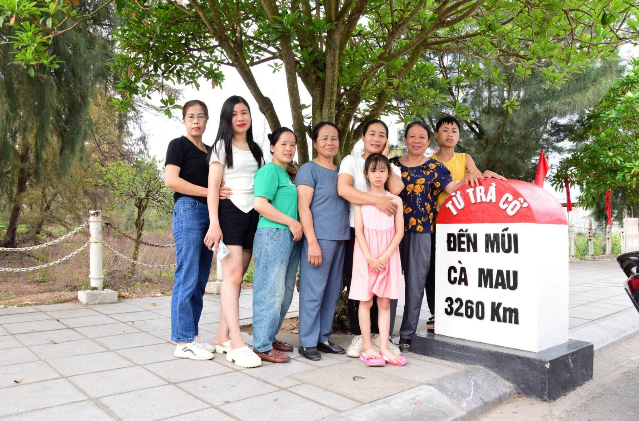 Khối nghỉ hè, khối nghỉ hưu bắt tay lên đường: Chuyến đi gia đình 4 thế hệ 60 thành viên &#34;chất phát ngất&#34; khiến dân tình ngưỡng mộ - 4