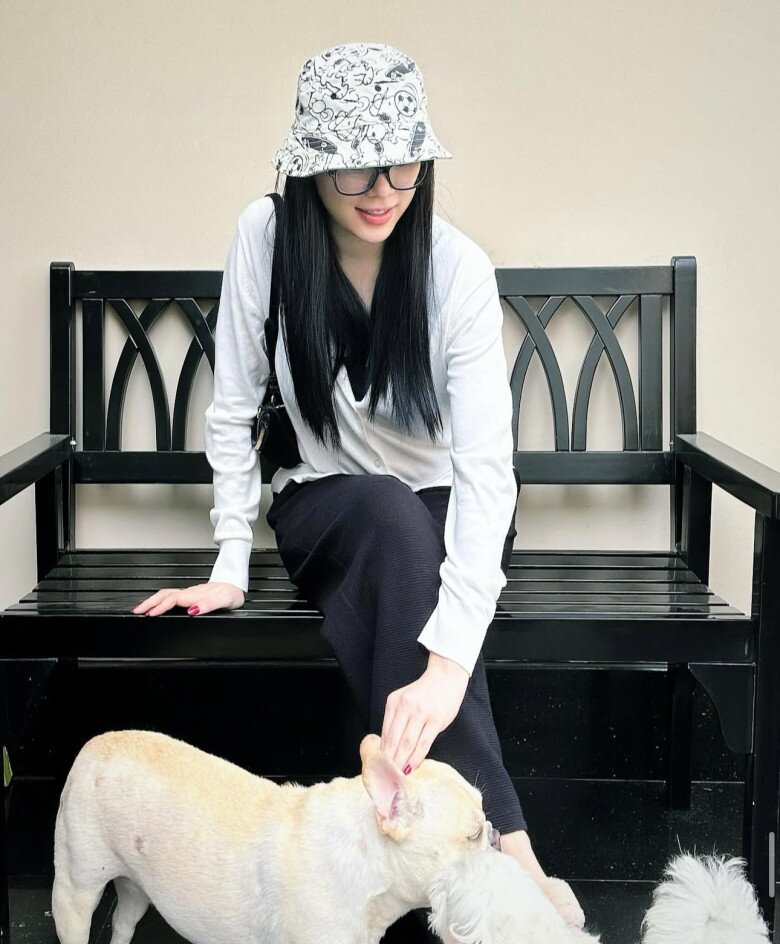 Em dâu Hà Tăng diện đồ toàn local brand mà vẫn sang xịn hết phần người khác: Gu thời trang chuẩn "phu nhân hào môn" là đây! - 8