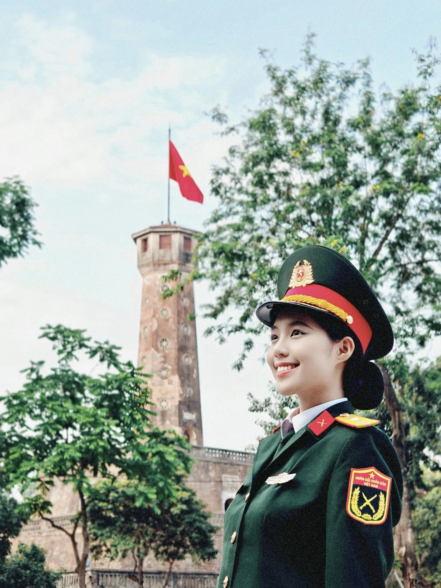 Gu ăn mặc của Á hậu Việt Nam là Thiếu úy quân đội: Thanh lịch, chuẩn mực và đậm dấu ấn nữ quân nhân đáng tự hào - 9