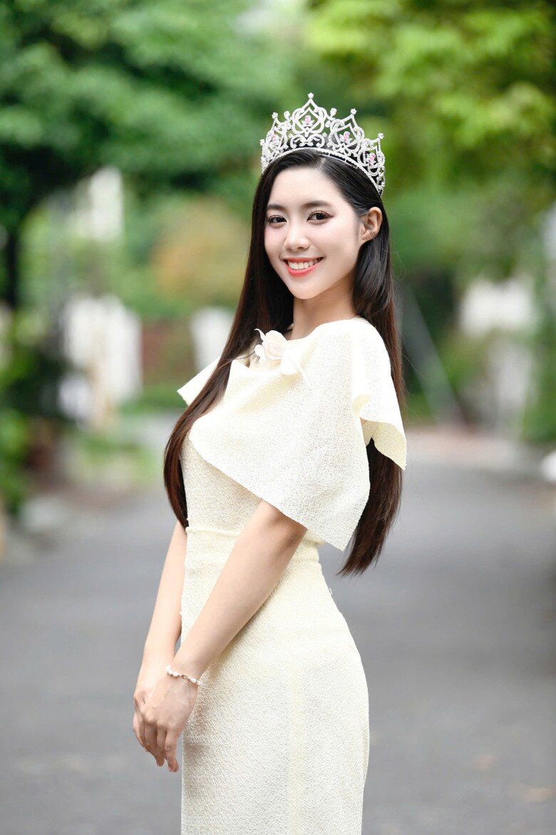 Gu ăn mặc của Á hậu Việt Nam là Thiếu úy quân đội: Thanh lịch, chuẩn mực và đậm dấu ấn nữ quân nhân đáng tự hào - 5