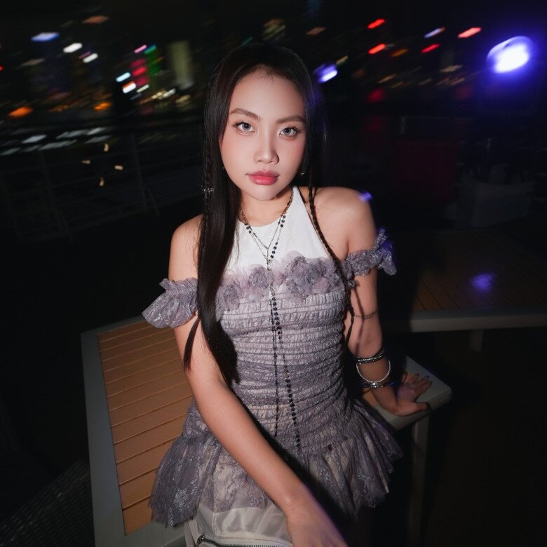 Gu ăn mặc của Phương Mỹ Chi ở tuổi 22: Trẻ trung, biến hóa đầy bất ngờ với loạt item chỉ vài trăm nghìn đã mua được - 6