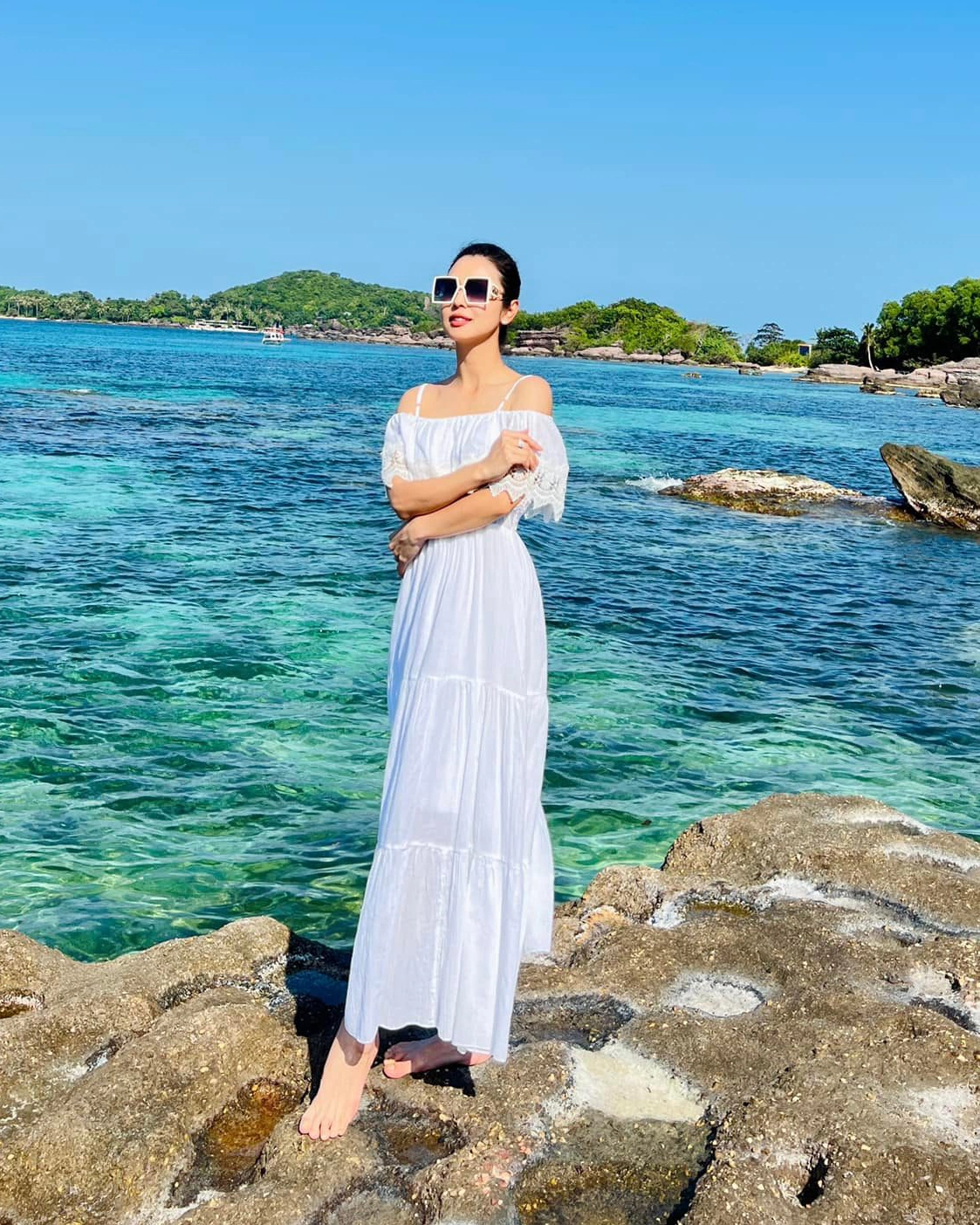 Gu thời trang đi biển của Hoa hậu bốn con Jennifer Phạm, luôn được khen tinh tế chỉ thông qua một chi tiết nhỏ - 10