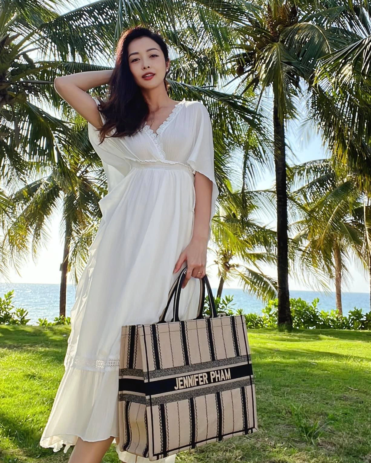 Gu thời trang đi biển của Hoa hậu bốn con Jennifer Phạm, luôn được khen tinh tế chỉ thông qua một chi tiết nhỏ - 11