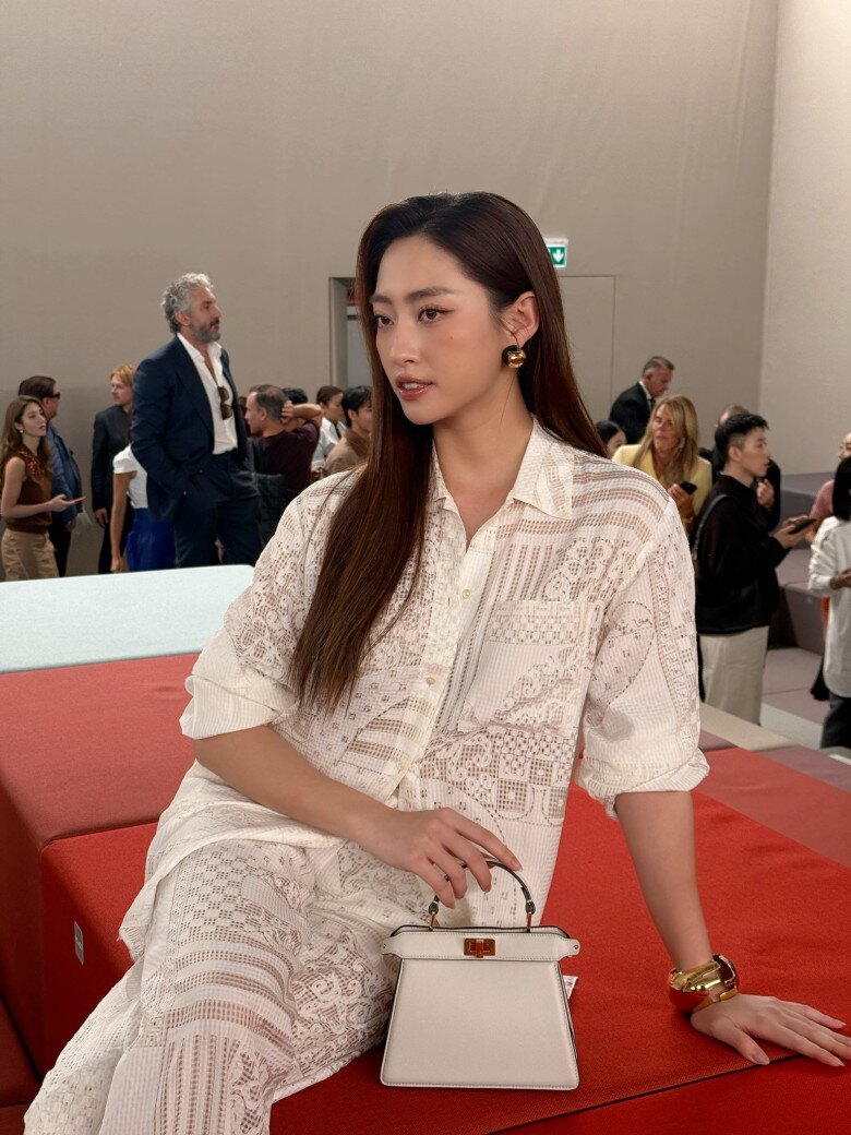 Lương Thùy Linh gây choáng khi &#34;phủ sóng&#34; 2 show lớn tại Milan Fashion Week, lên outfit nào cũng chấn động - 2