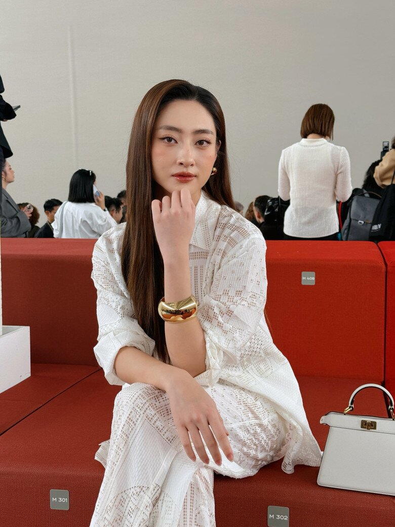 Lương Thùy Linh gây choáng khi &#34;phủ sóng&#34; 2 show lớn tại Milan Fashion Week, lên outfit nào cũng chấn động - 3