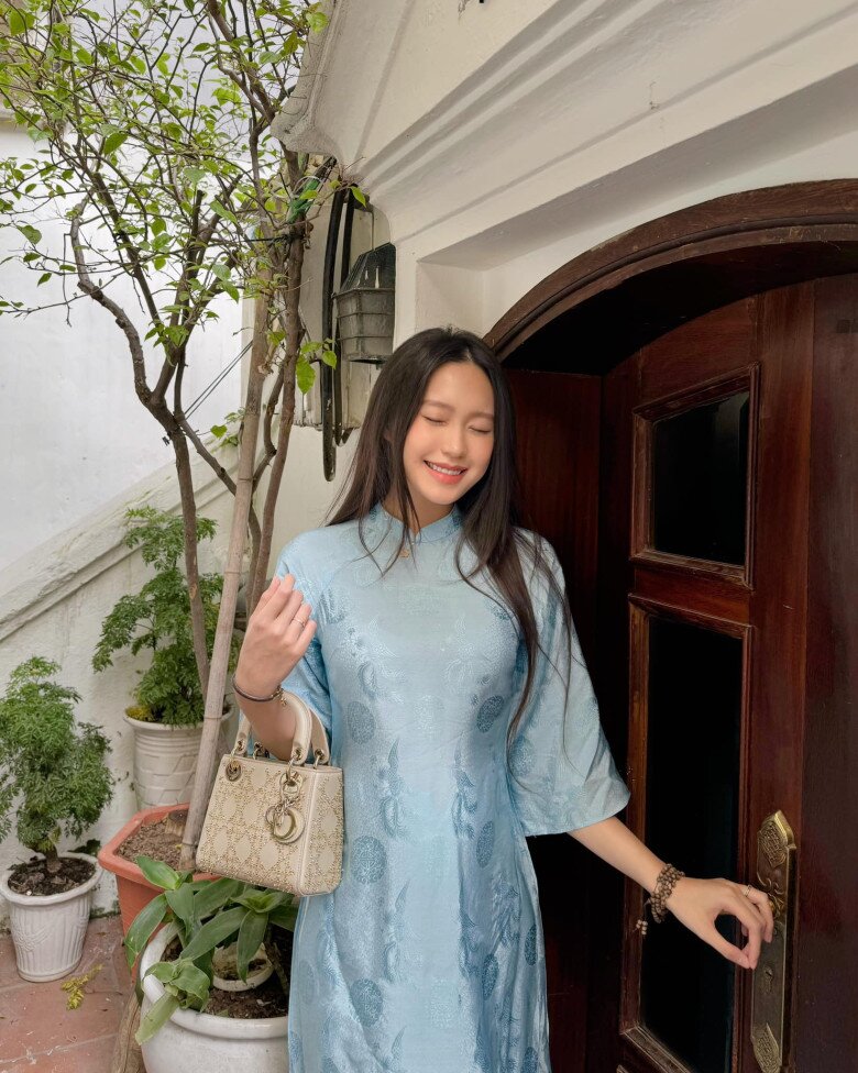 &#34;Thiên kim tiểu thư&#34; Hà Thành lấy chồng cầu thủ nổi tiếng, có BST túi hiệu giá bằng cả căn chung cư - 4