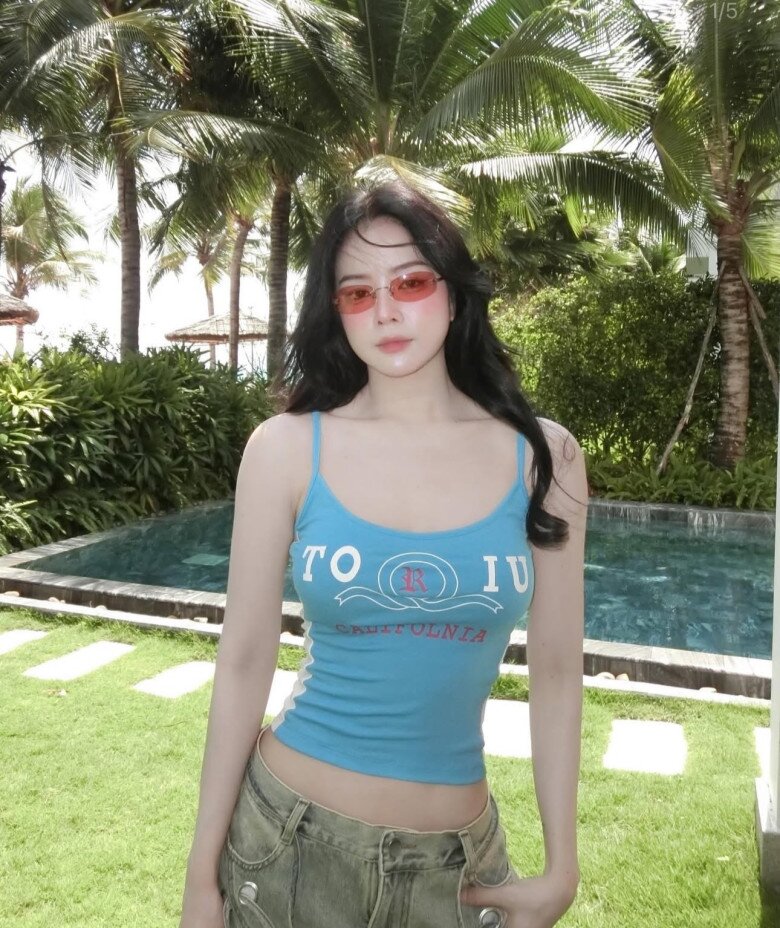 Nữ DJ 30 tuổi đẹp như được tạo bằng AI, mê diện croptop, chẳng cần hở bạo lên bar vẫn được khen lấy khen để - 12