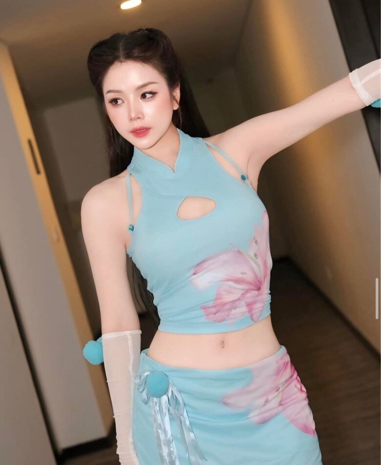 Nữ DJ 30 tuổi đẹp như được tạo bằng AI, mê diện croptop, chẳng cần hở bạo lên bar vẫn được khen lấy khen để - 3