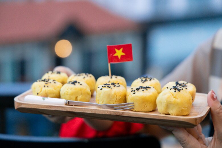 &#34;Săn&#34; 3 quán cà phê view xem diễu binh ở Hà Nội: Có nơi mở xuyên đêm, có quán chỉ nhận 60 khách giá 300.000 đồng - 3