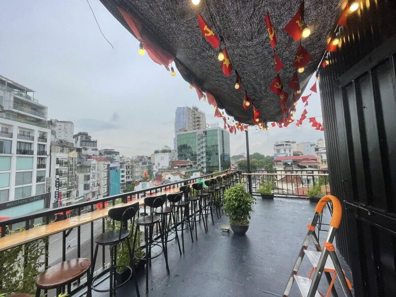 &#34;Săn&#34; 3 quán cà phê view xem diễu binh ở Hà Nội: Có nơi mở xuyên đêm, có quán chỉ nhận 60 khách giá 300.000 đồng - 5