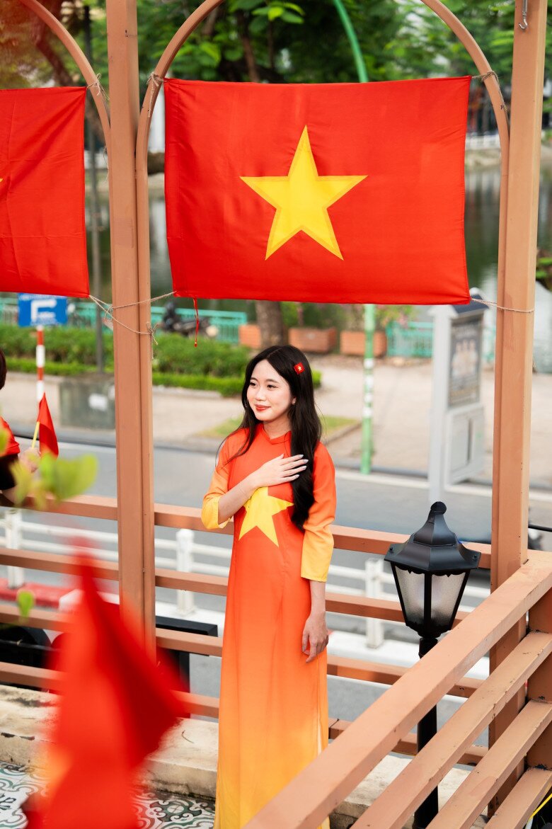 &#34;Săn&#34; 3 quán cà phê view xem diễu binh ở Hà Nội: Có nơi mở xuyên đêm, có quán chỉ nhận 60 khách giá 300.000 đồng - 9