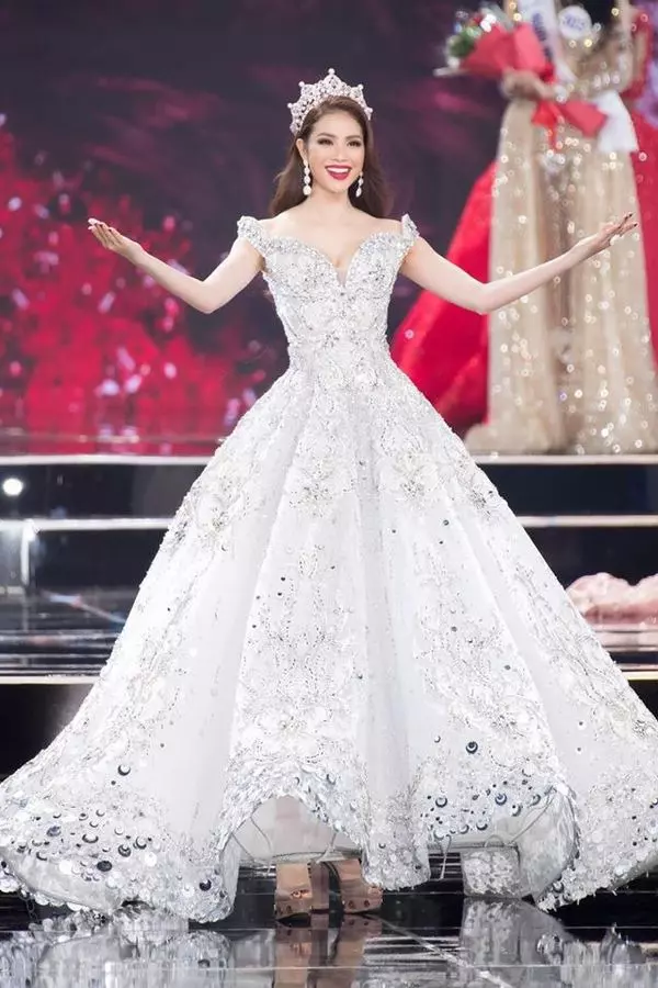 Từ chân trần đến dạ hội lấp lánh: 7 chiếc váy final walk của hoa hậu Việt khiến dân tình nhớ mãi - 14