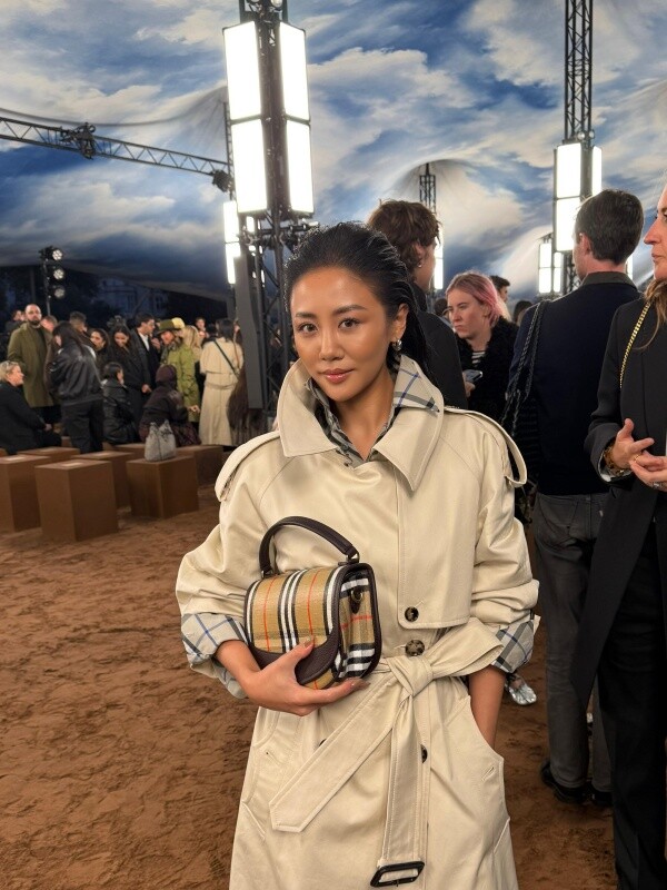Văn Mai Hương nổi bật tại London Fashion Week, hội ngộ Trương Tịnh Nghi, Bright và dàn sao quốc tế - 2