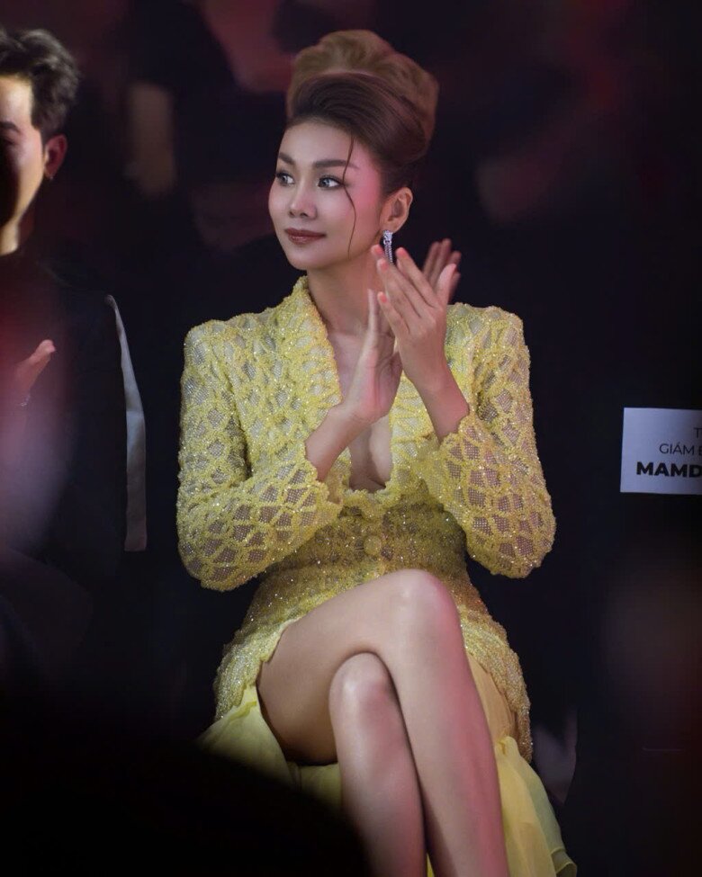Vietnam's Next Top Model trở lại sau 8 năm: Thanh Hằng khoe vòng 1 triệt để tại họp báo, "Nàng Mơ" xuất hiện trong Top 15 - 1