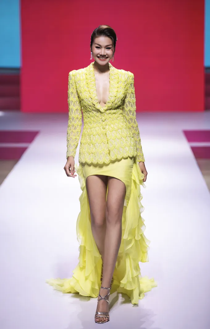 Vietnam's Next Top Model trở lại sau 8 năm: Thanh Hằng khoe vòng 1 triệt để tại họp báo, "Nàng Mơ" xuất hiện trong Top 15 - 2