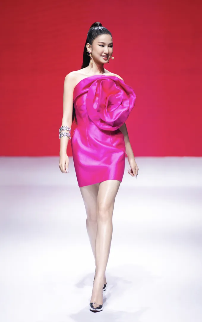 Vietnam's Next Top Model trở lại sau 8 năm: Thanh Hằng khoe vòng 1 triệt để tại họp báo, "Nàng Mơ" xuất hiện trong Top 15 - 4
