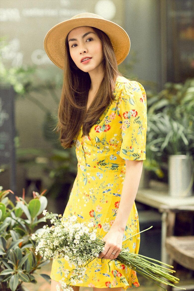 Xuống phố sáng thứ 7 với váy hoa sặc sỡ như Tăng Thanh Hà, mặc sao để trông điệu đà mà không sến - 10