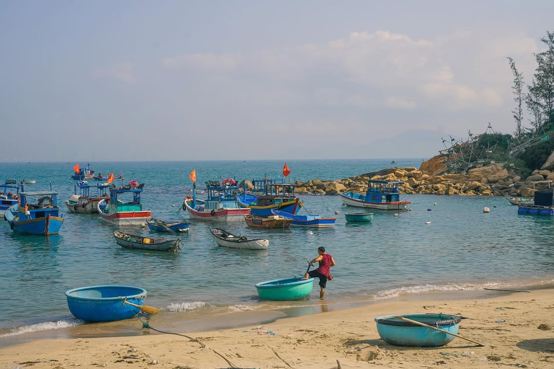 Có làng chài tuyệt đẹp ở gần Quy Nhơn, được mệnh danh là &#34;hòn ngọc bí ẩn&#34; của châu Á, giữ được nét hoang sơ hiếm có - 2