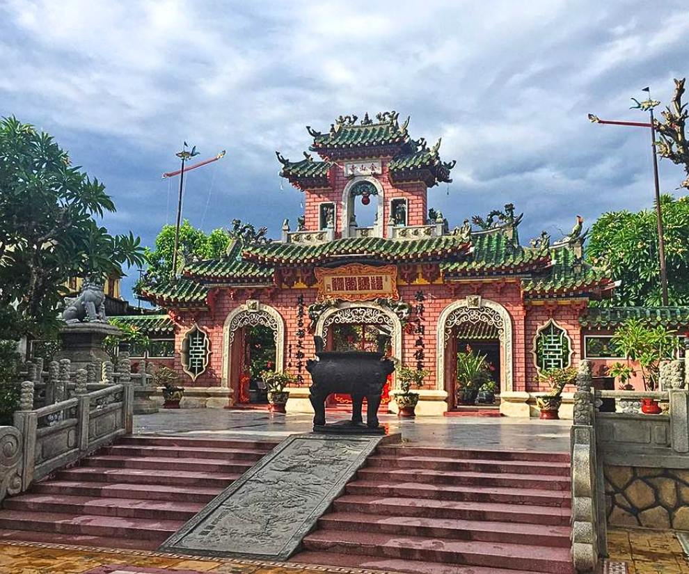 Hội quán hơn 300 tuổi giữa lòng Hội An thu hút du khách bốn phương, sở hữu kiến trúc cổ kính góc nào lên ảnh cũng đẹp - 1