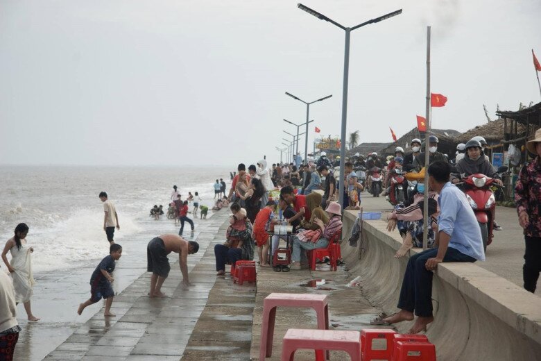 Bãi biển cách TP.HCM không xa vừa được Phương Khánh check-in, sở hữu vẻ đẹp mộc mạc, được mệnh danh thiên đường hải sản - 5