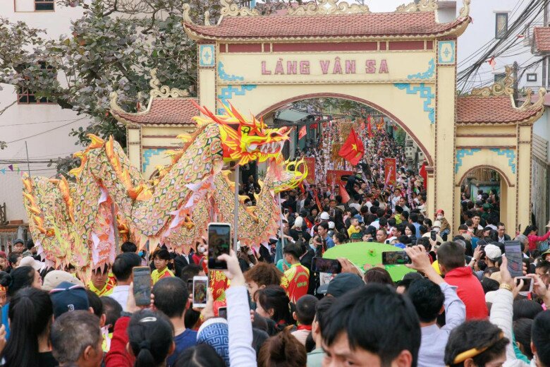 Khám phá lễ hội &#34;độc lạ&#34; ở Hà Nội, trăm người tranh giành một thứ màu vàng, tượng trưng cho sự may mắn, tài lộc - 4