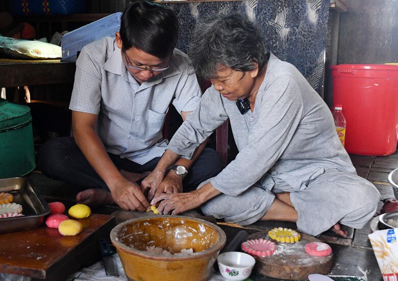 Loại bánh truyền thống sắp thất truyền ở An Giang, nghe tới tên đã thấy lạ, cực kỳ công phu không phải ai cũng làm được - 4